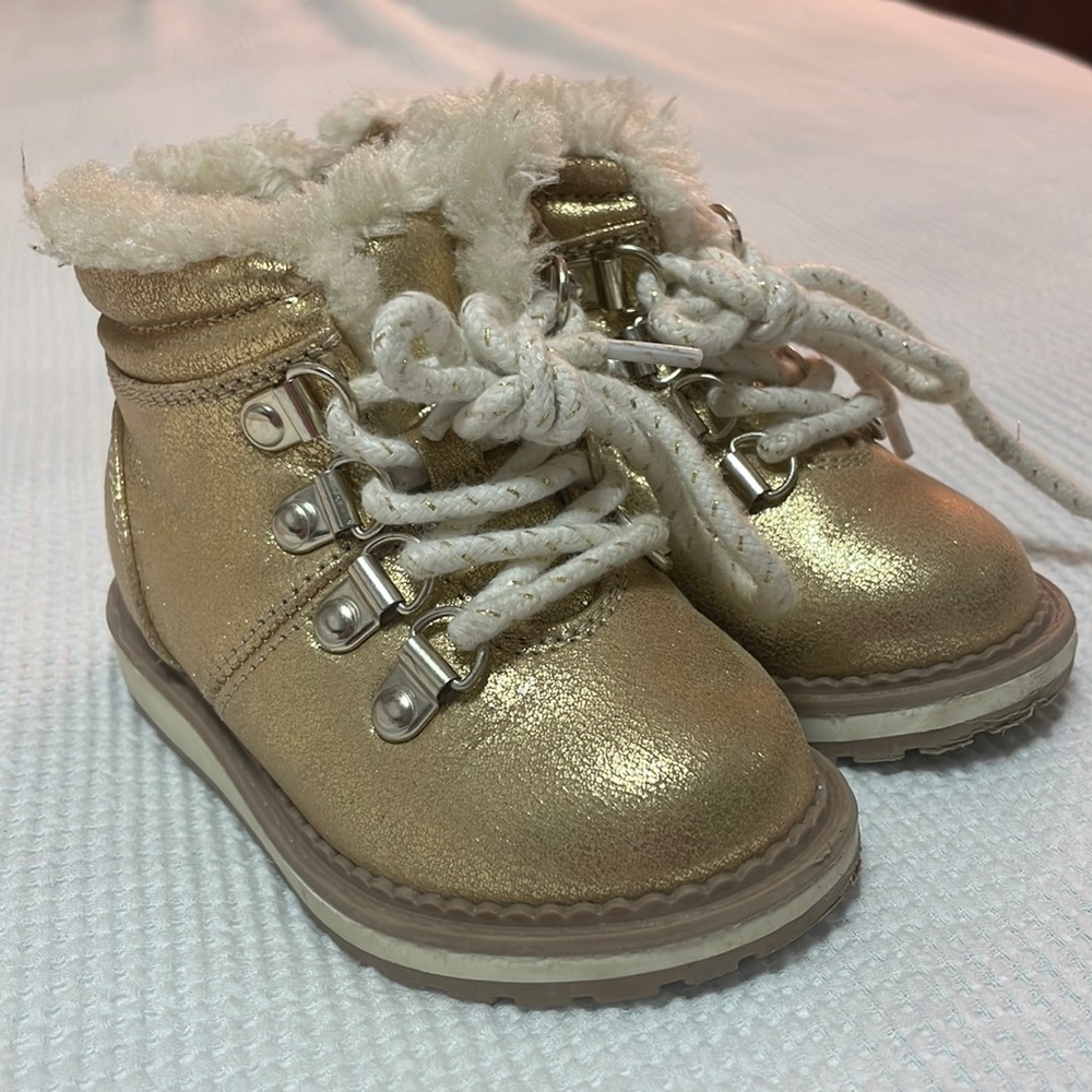Cat&Jack toddler baby 5 gold fur boots